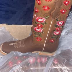 women's boots size 6