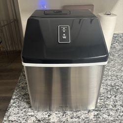 Newair Clear Ice Maker