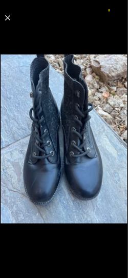 Daisy Fuentes boots size 7 1/2 never worn