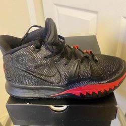 Unisex Kyrie Irving Nike size7.5
