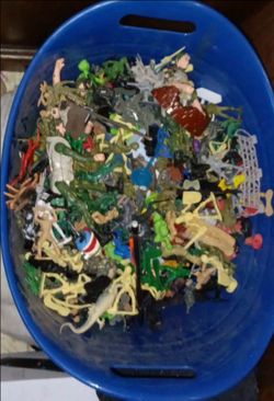 Bucket of toy soldier