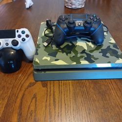 Playstation 4 And Virtual Reality Set . PS 4 And VR Set