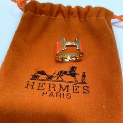 Ladies H ring