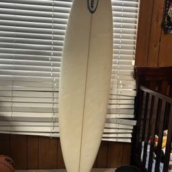 Surfboard 6’5”
