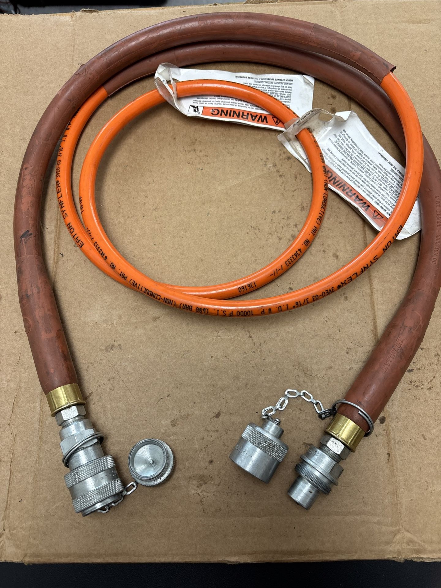 EATON, SYNFLEX 3VEO-03, 3/16" 10000 psi, 690BAR, Pioneer M/F fittings w/caps, 8'