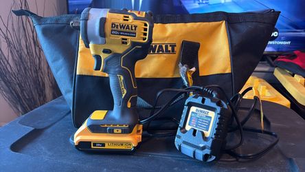 DeWalt 20v Brushless impact wrench / Battery and Charger included