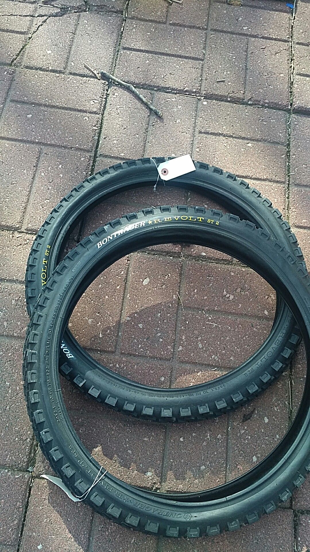 Brand new pair of 20x2.1 in bontrager revolt tires