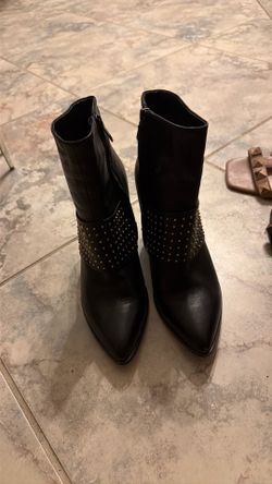 Stud boot heel