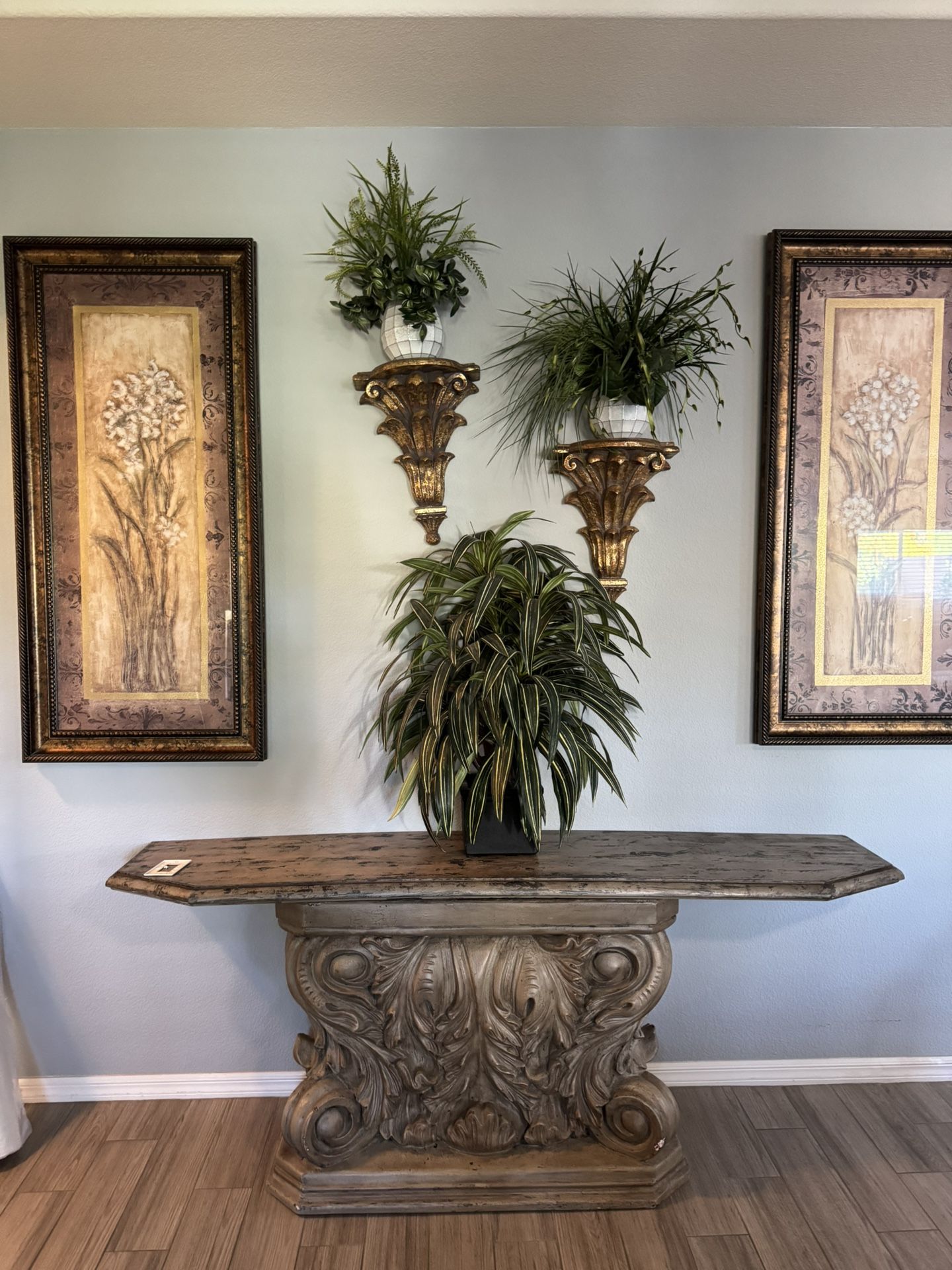 Console Table 45$