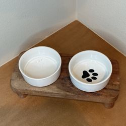 Small Dog Food & Water Bowls with Stand – Great Condition 🐶
