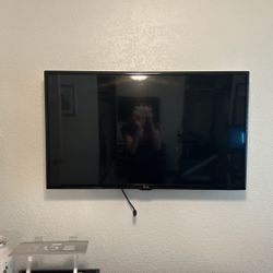 LG TV And Wall Mount - Only $50