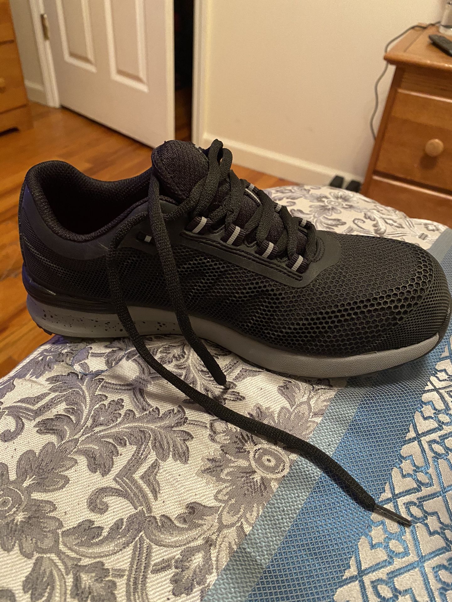 Vendo Skechers Size 7.5  & Accessories