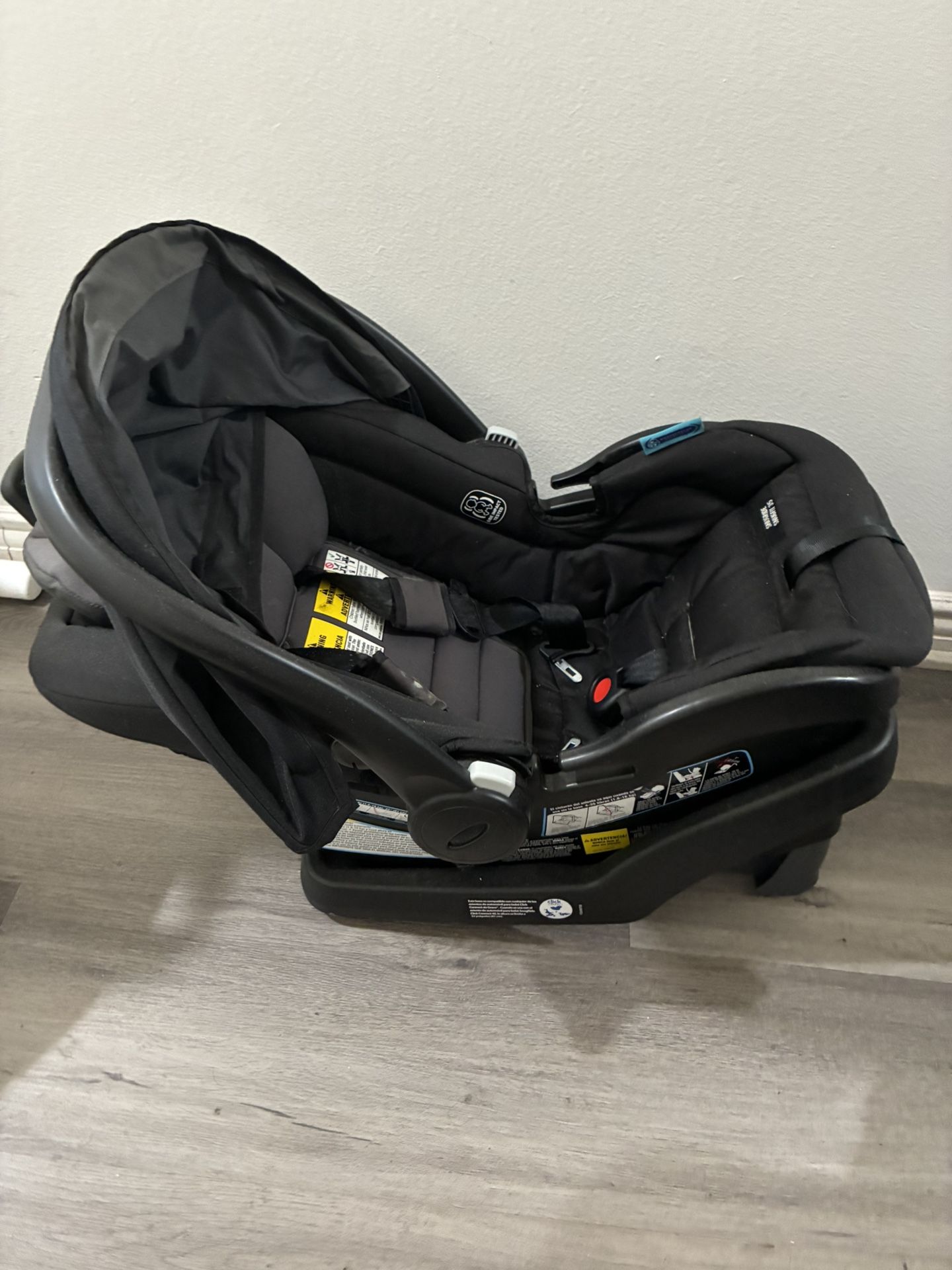 Graco SnugRide SnugFit Infant Car Seat (Black) - Like New