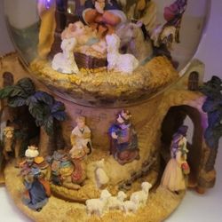 Snow globe Music Box