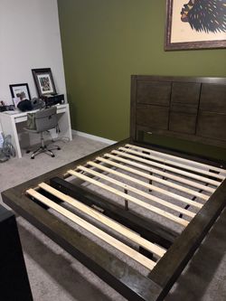 Queen Size Wooden Bed Frame with Headboard