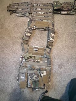Multicam plate carrier with accessories