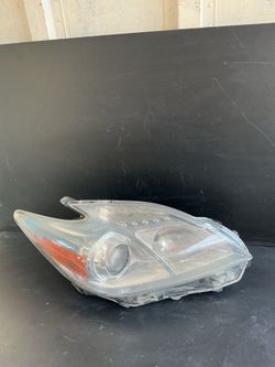 2010 - 2011 TOYOTA PRIUS - RIGHT SIDE HEADLIGHT OEM