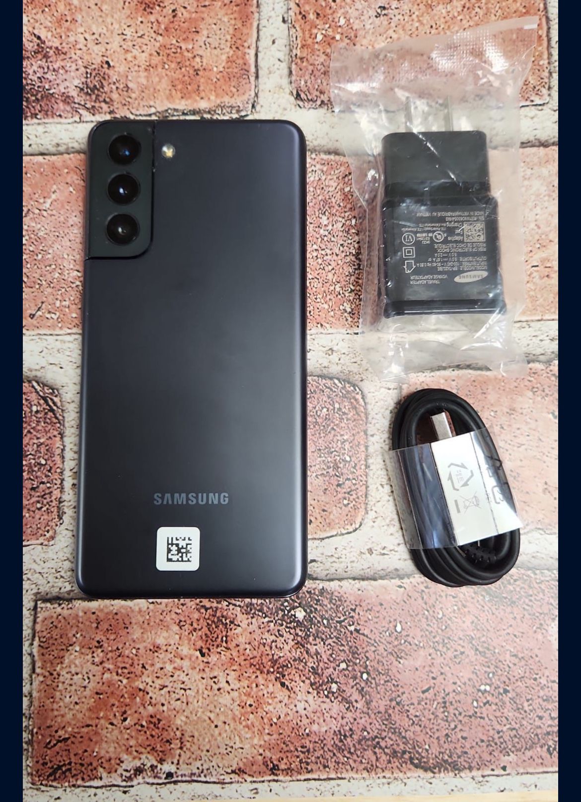 Samsung Galaxy s21  UNLOCKED   Free new charger included   Great condition , phone clean and reseted, ready to use  • Unlocked,T-Mobile, ATT, Cricket,
