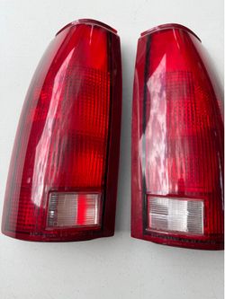 Taillights came off of a 1998 Ford pickup truck good condition both for