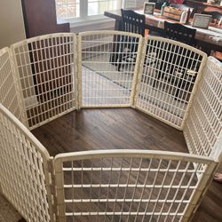 33” Tall Pet Playpen – 8 Panels with Door – Excellent Condition