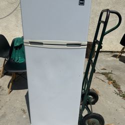 RCA Refrigerator 21 Inches Wide 55 Inches Tall 