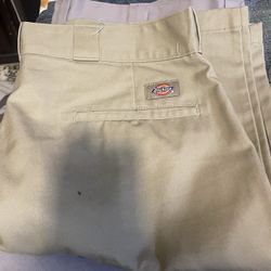 se venden pantalones dickies