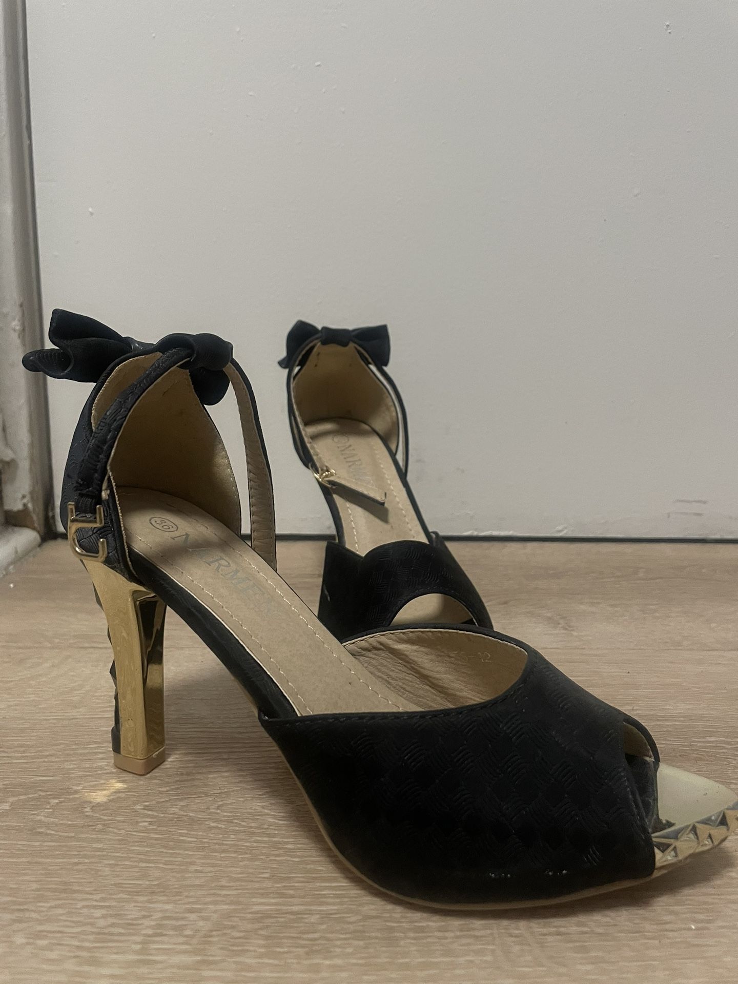 Black And Gold Heels