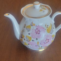 Vintage Soviet era USSR Ukraine porcelain teapot 2 liters.
Based on stamp, it is belongs to the Gorodnitsky Porcelain Factory in 
Ukraine.
It is assoc
