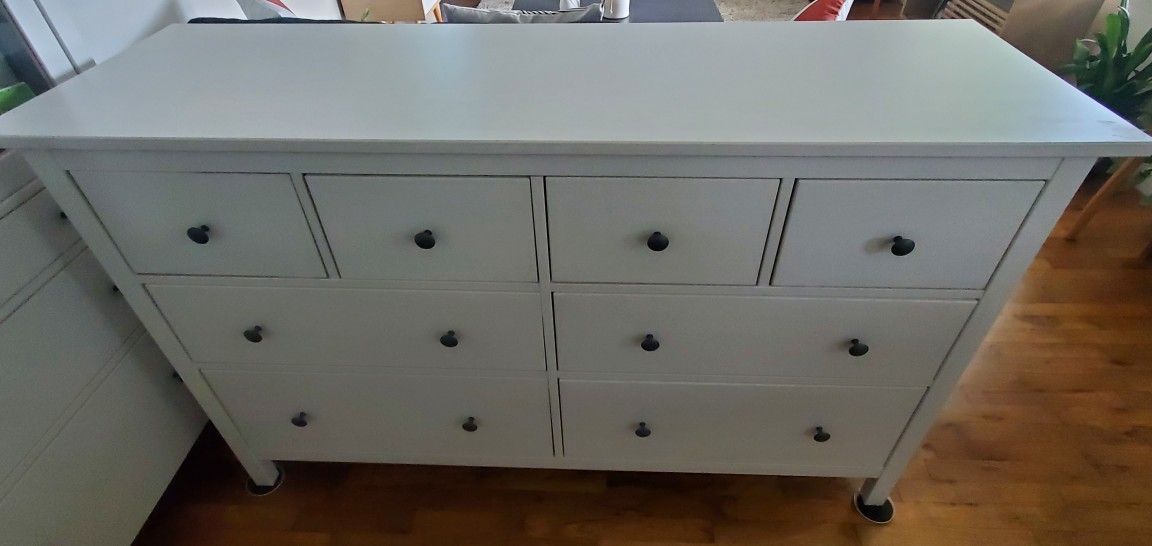 White Glossy DRESSER