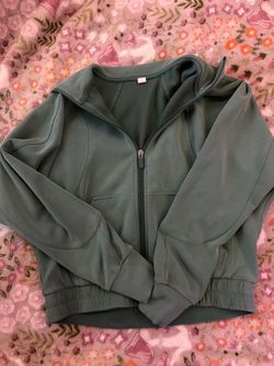 Lululemon zip up hoodie green size 2
