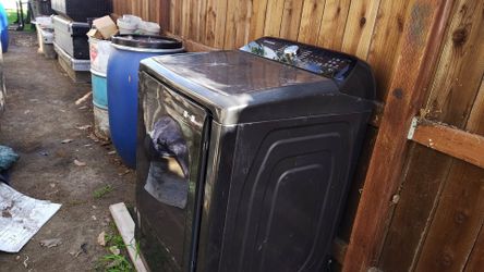 Samsum dryer works good I dnt need it anymore