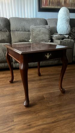 Queen Anne Style Wood End Table