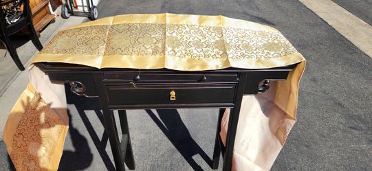 VNTG Gold Asian Silk Brocade Table Runner – Private Chapel Provenance