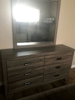 Queen size bedroom set with bed, dresser with mirror, chest of drawers, nightstand and lamp. Excellent condition. Like new!