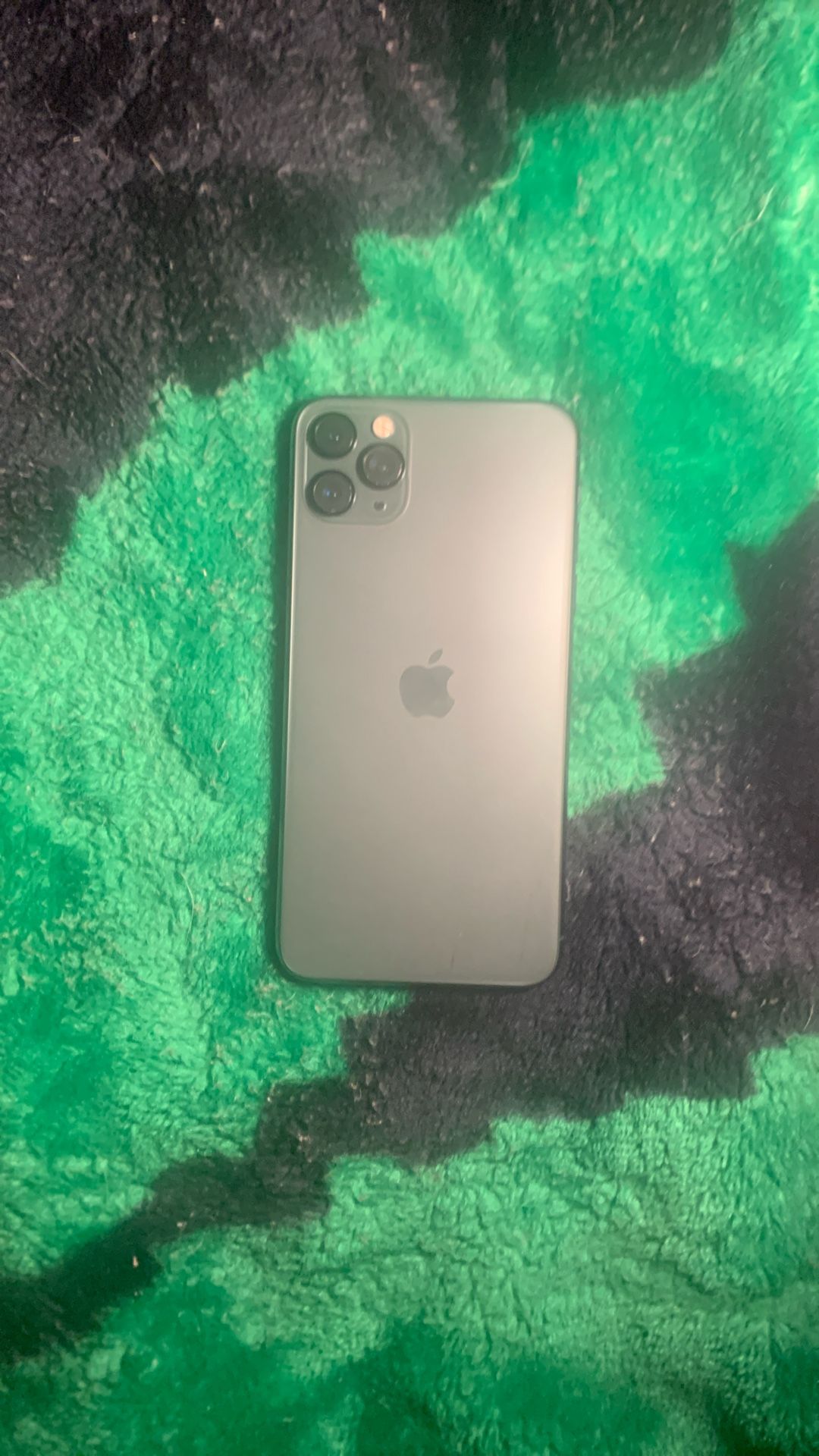 iPhone 11 Pro Max – Needs Repair / Update Loop – For Parts