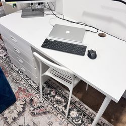 Desk W/4 Drawers 