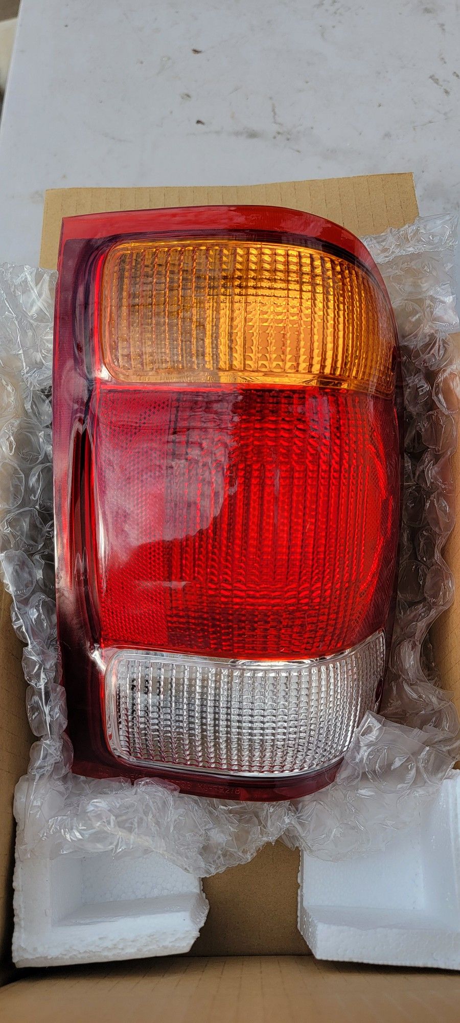 98-99 Ford Ranger Passanger Tail Light