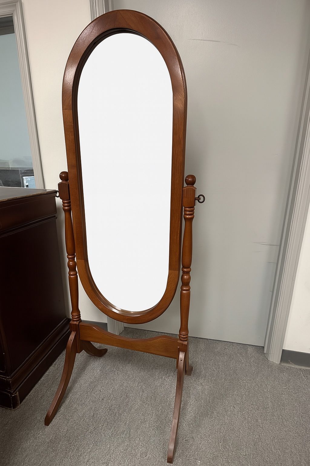 Vintage Full-Length Oval Standing Mirror – Solid Wood Frame
