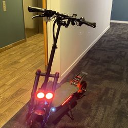 Big Fast Electric Scooter – Needs Some Repairs, Good Price