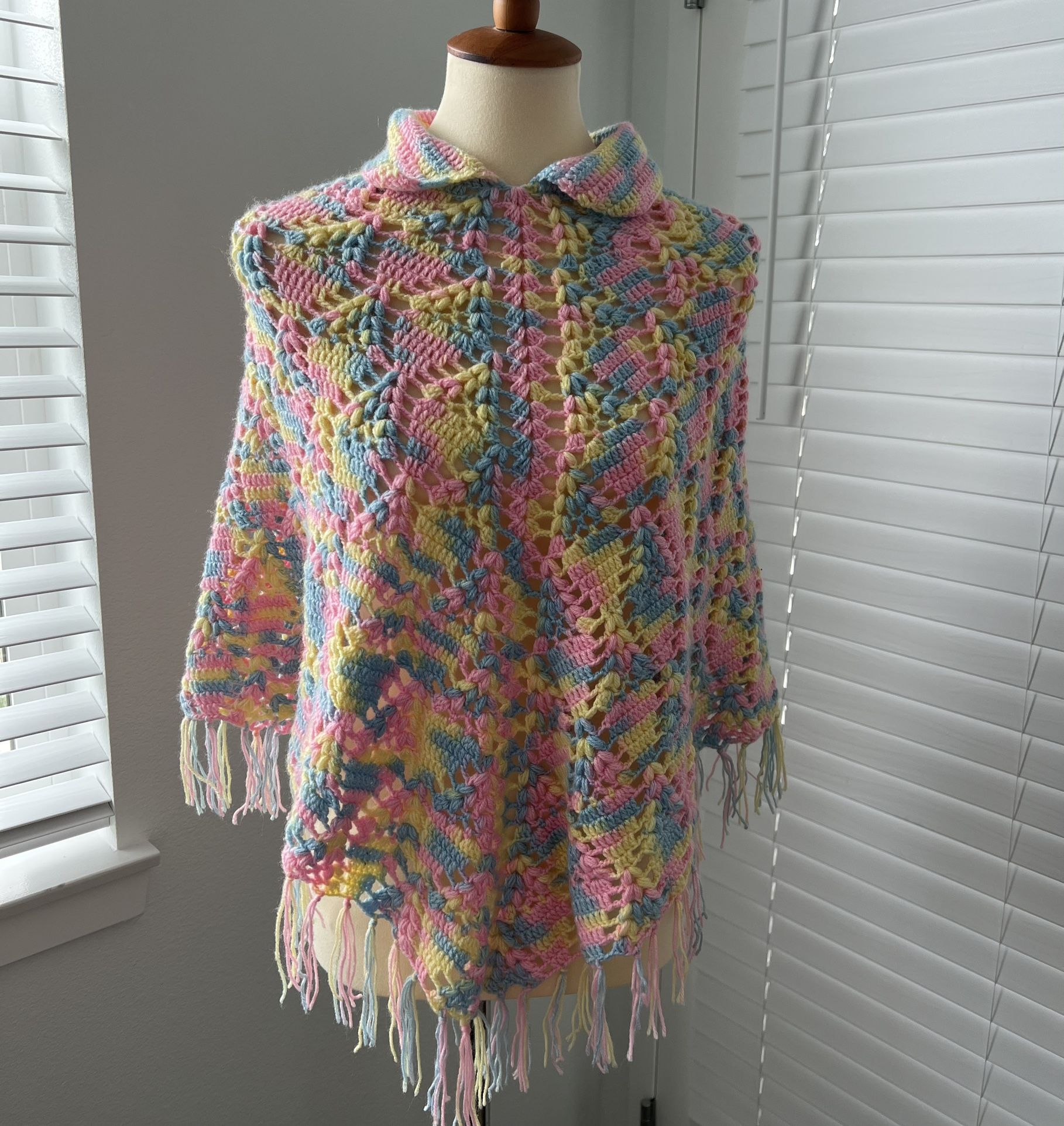 Girl’s Handmade Poncho Size : 6-8 Y