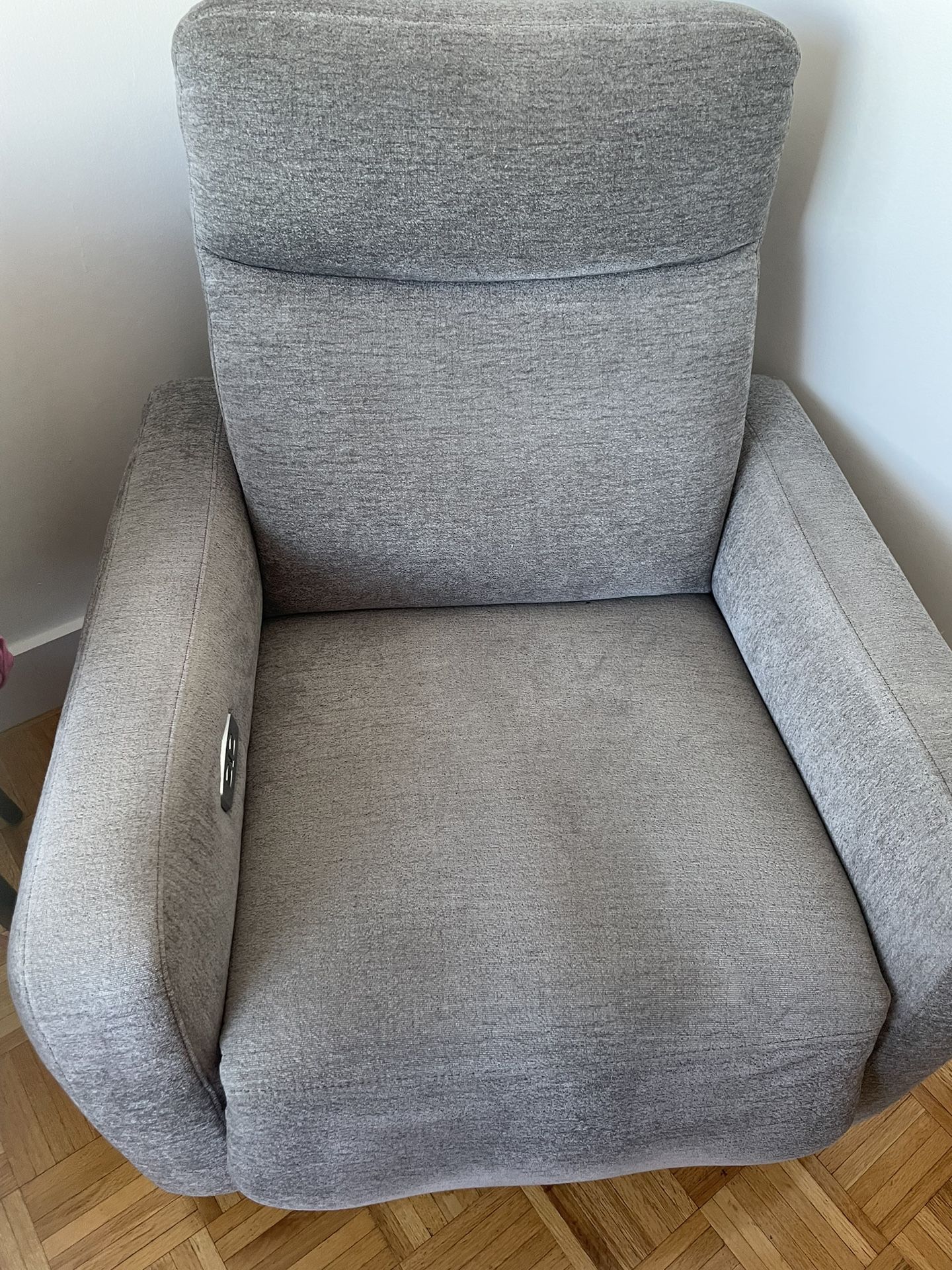 Recliner Chair (compact) Good Condition; Electric 
