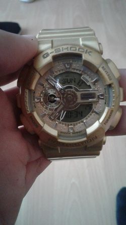 G shock violette watch