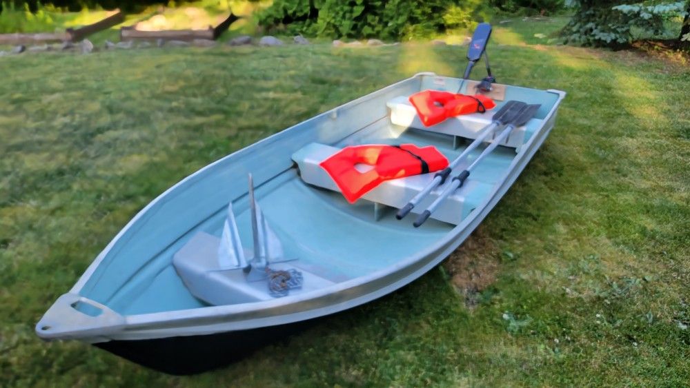12' SmokerCraft Aluminum Boat With 47lb Thrust Electric Motor 