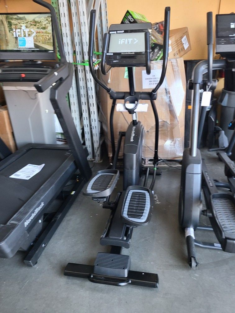 Nordictrack AirGlide 14i Elliptical Professional grade - Incline and decline function- 600$