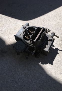 Holley 600 cfm Carburetor