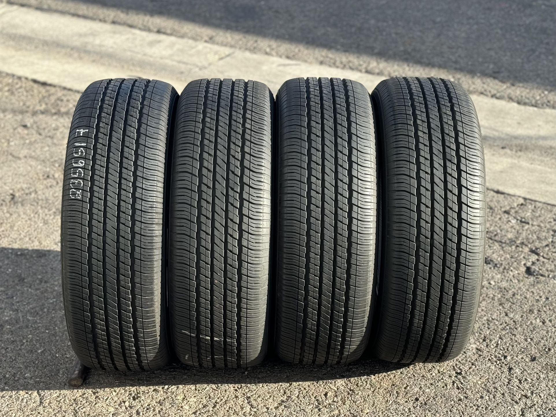 235/65/17 YOKOHAMA AVID