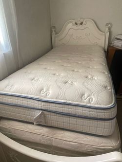CAMA DE PRINCESA PERSONAL CON DOS COLCHONES BRAND NEW