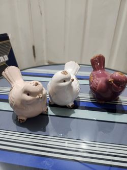 Vintage Set of 3 Ceramic Bird Figurines Pink White Brown Distressed Style Decor
