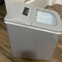 Icemaker Machine