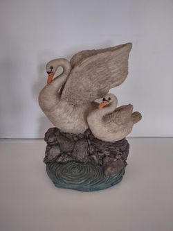 13x11 Beautiful Swan Sculpture